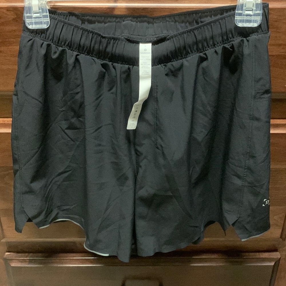 Lululemon Men’s Run Surge 5” shorts - Black size Small